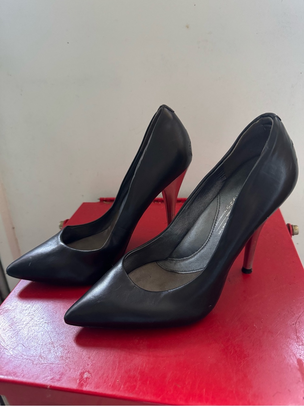 Kenneth Cole Reaction Black Pointed Pumps with Red Stiletto Heel